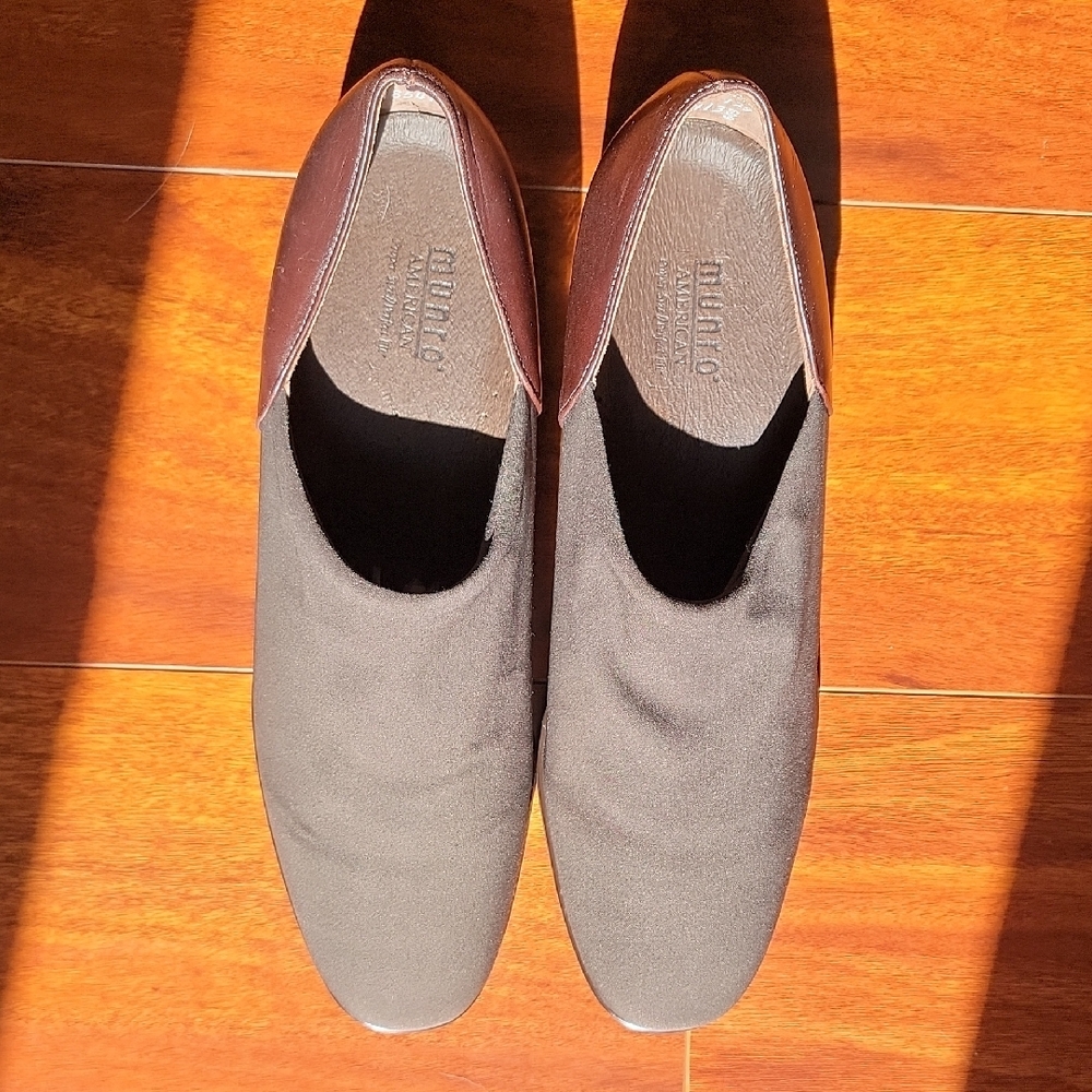 Munro Black and Brown Slip-On Shoes
